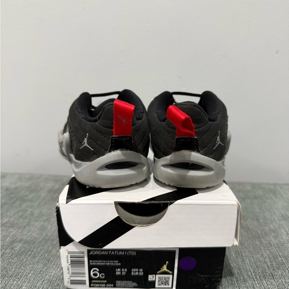 6c Jordan Tatum 1 Sneakers - Gray/Black/Red - Picture 3 of 5